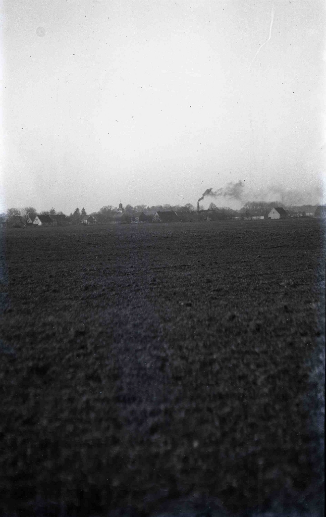 1900-1907 ca CHRISSY CROIL (m. Vlasto) PHOTOGRAPHS OF CROIL AND MITCHELL FAMILY Settlement in or near Milwaukee or the St Lawrence River near Montreal 01.jpg